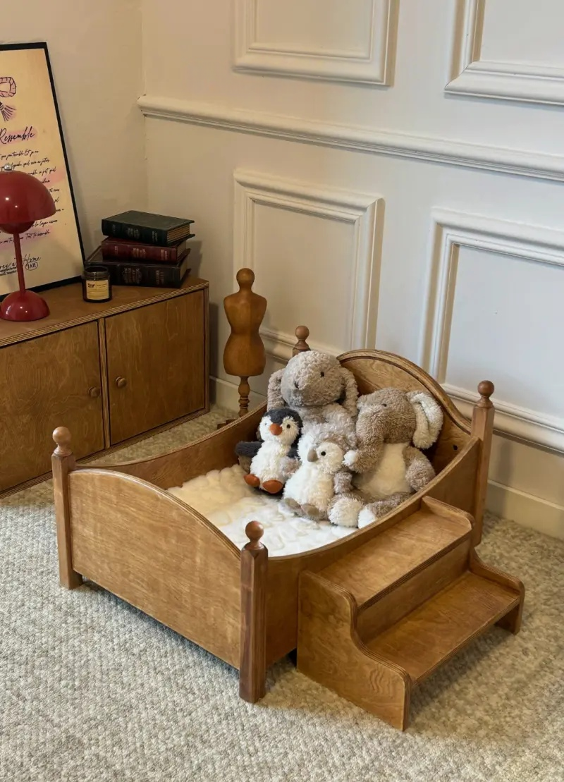 Retro Wooden Pet Bed Overview 1